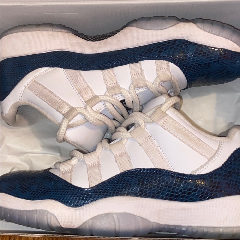 6y grade school jordan 11 snakeskin.